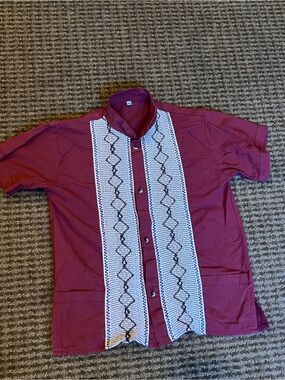 ❤️Short Sleeve Guayabera. Button down. Burgundy. Boys size 12 / M. EUC!❤️